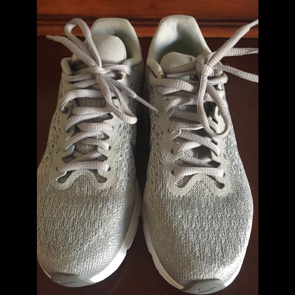 Never worn Nike Air Max